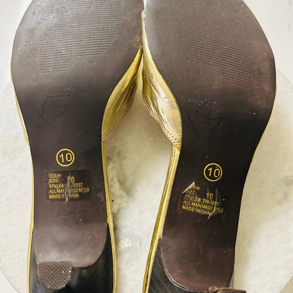 Two Lips Gold Mules Elegant and Stylish - Picture 5 of 5